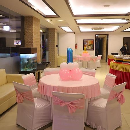 Genx Le Crescent Ghaziabad Hotel Exterior photo