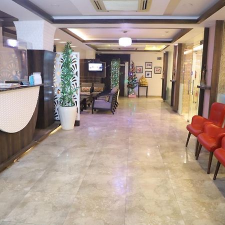 Genx Le Crescent Ghaziabad Hotel Exterior photo