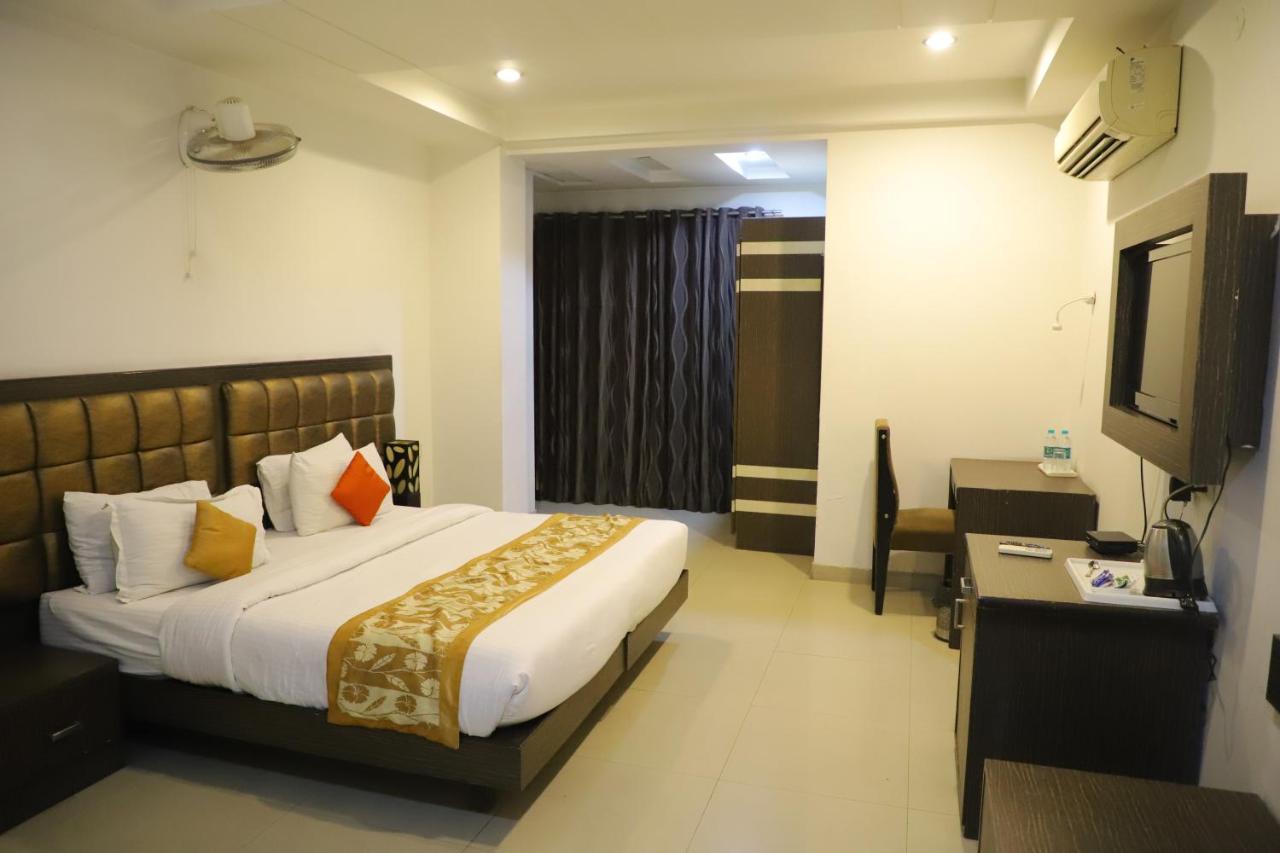 Genx Le Crescent Ghaziabad Hotel Exterior photo