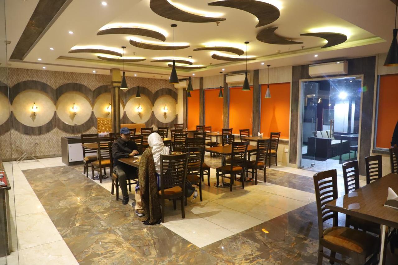 Genx Le Crescent Ghaziabad Hotel Exterior photo