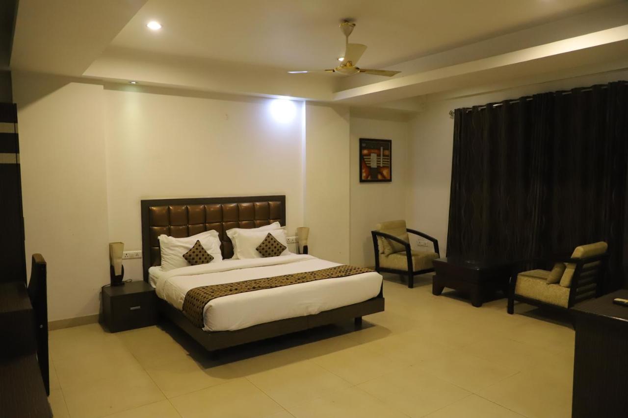 Genx Le Crescent Ghaziabad Hotel Exterior photo