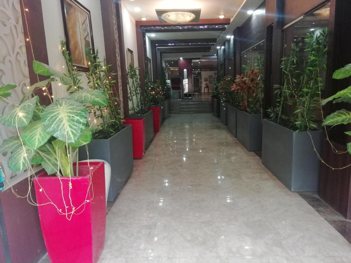 Genx Le Crescent Ghaziabad Hotel Exterior photo