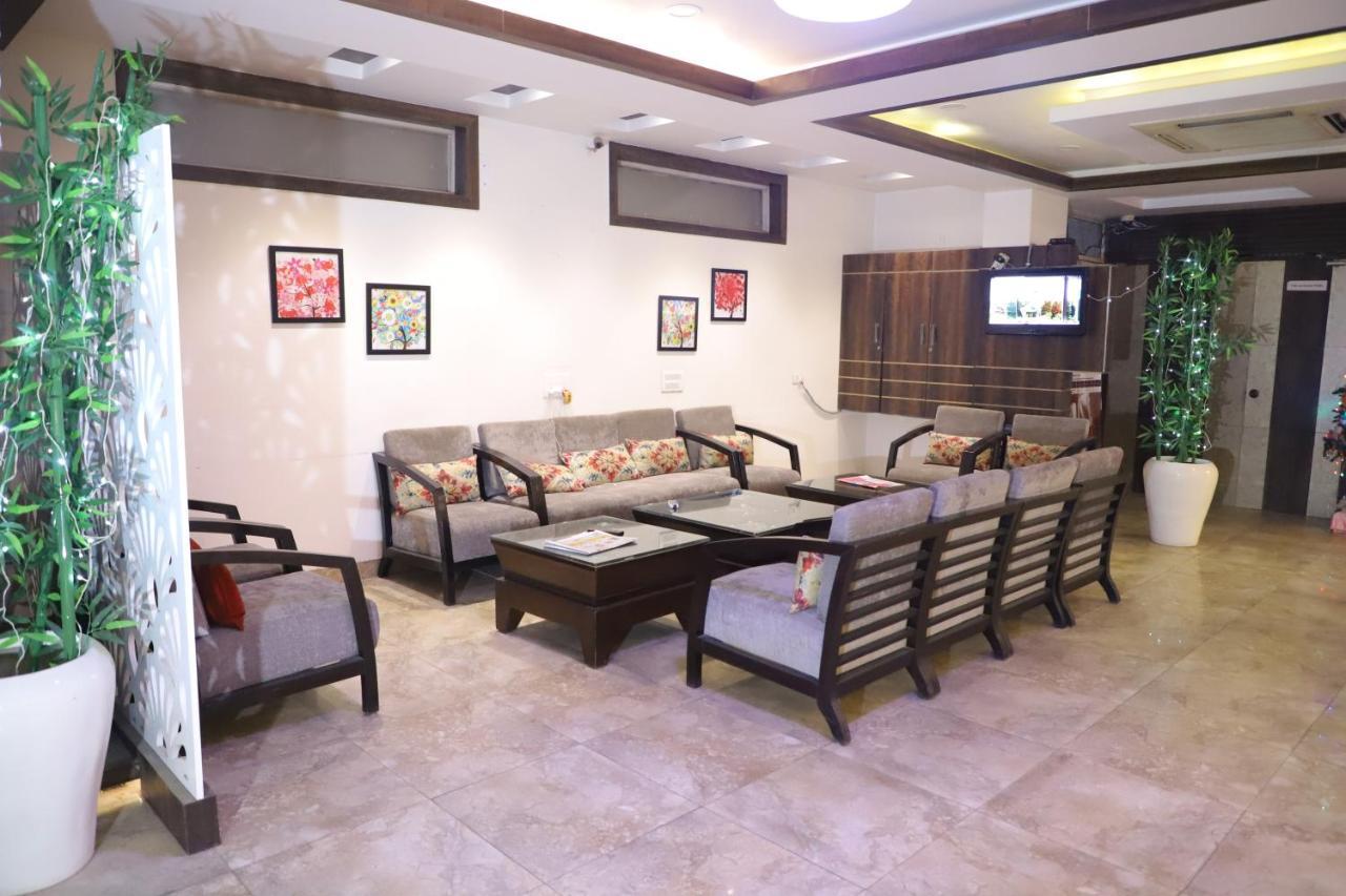 Genx Le Crescent Ghaziabad Hotel Exterior photo