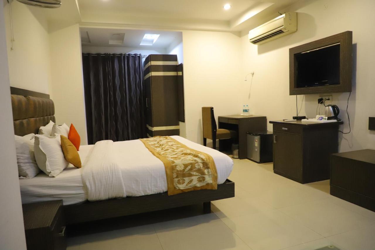 Genx Le Crescent Ghaziabad Hotel Exterior photo