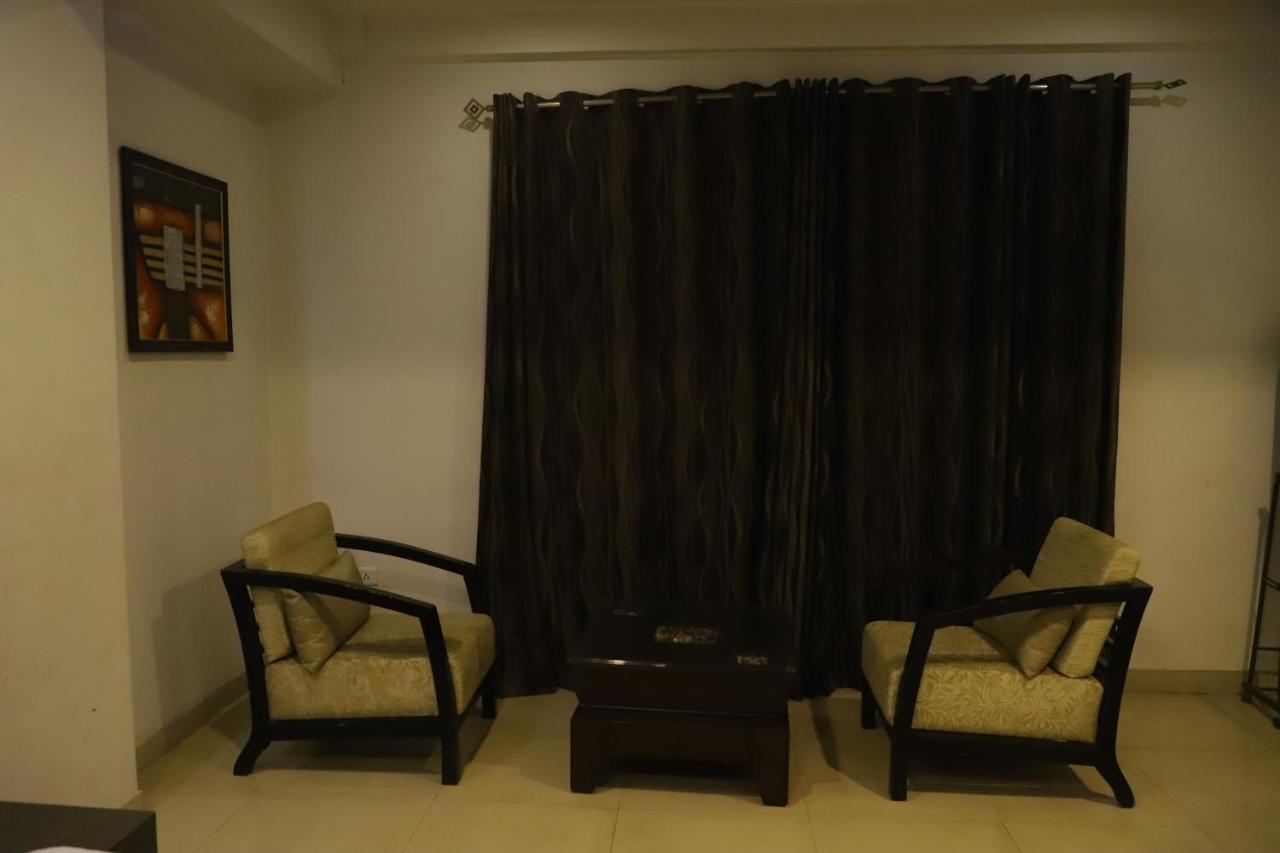 Genx Le Crescent Ghaziabad Hotel Exterior photo