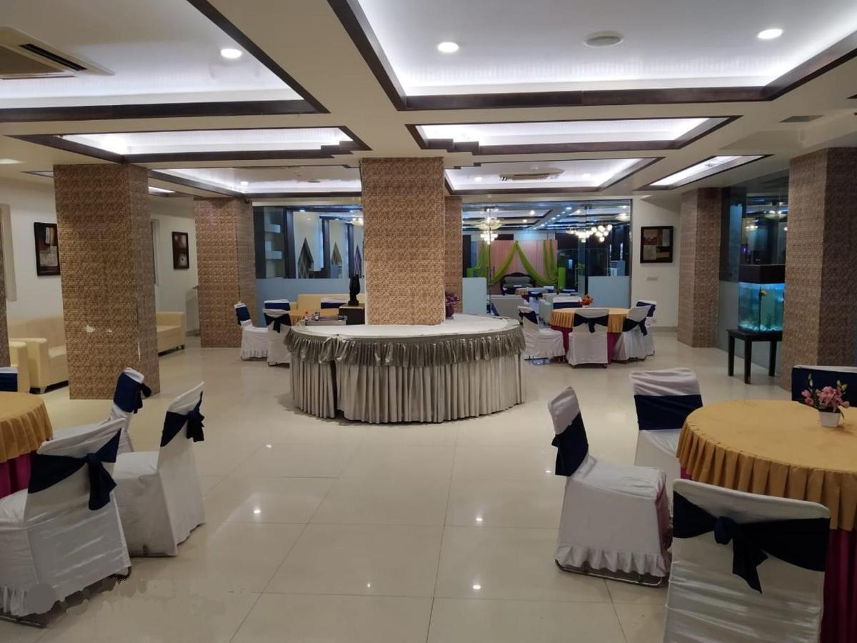 Genx Le Crescent Ghaziabad Hotel Exterior photo