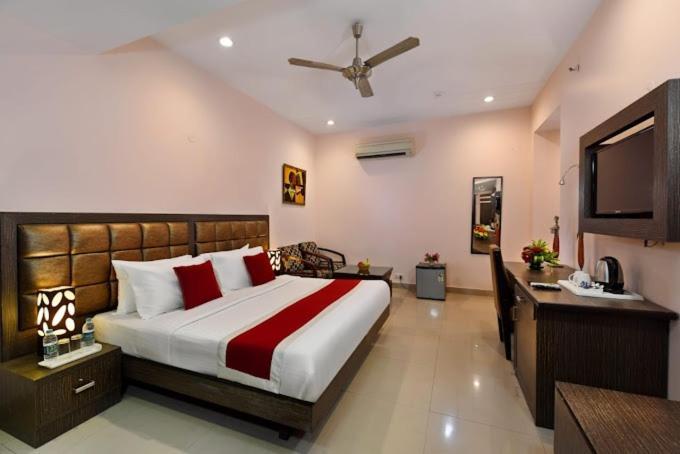 Genx Le Crescent Ghaziabad Hotel Exterior photo