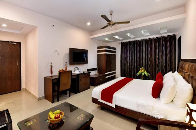 Genx Le Crescent Ghaziabad Hotel Exterior photo