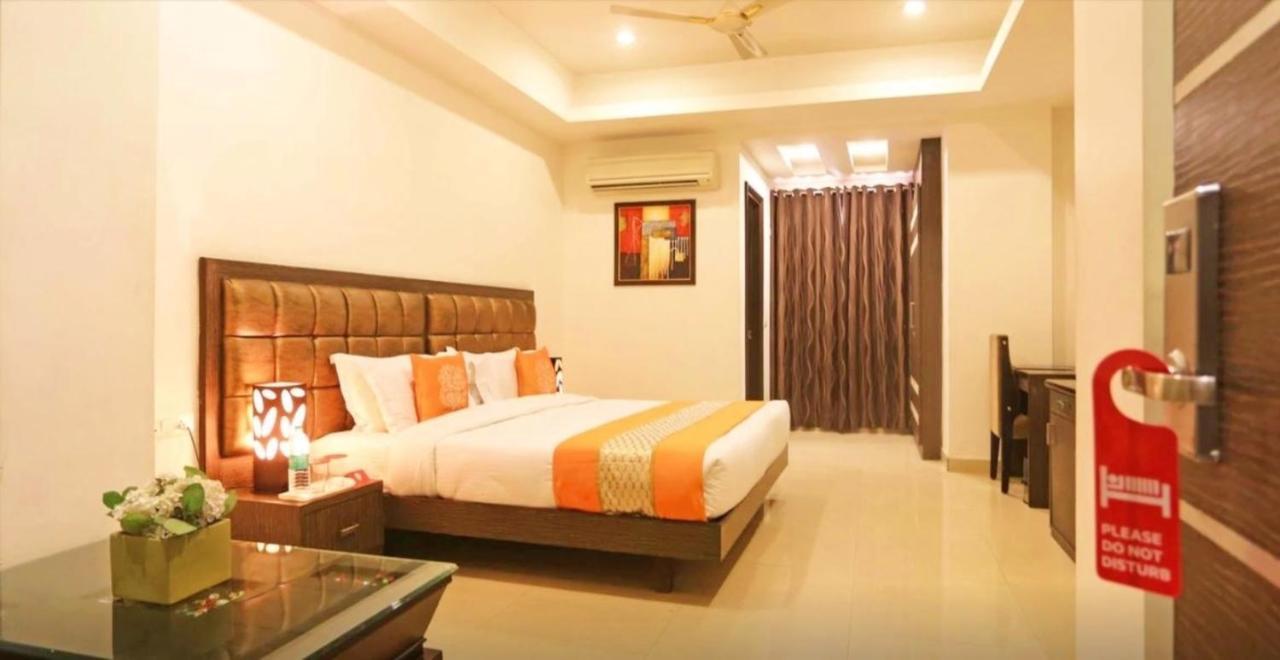 Genx Le Crescent Ghaziabad Hotel Exterior photo
