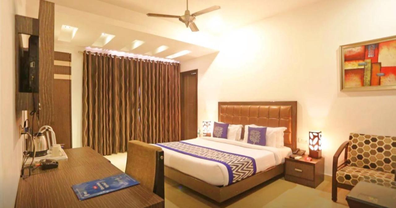 Genx Le Crescent Ghaziabad Hotel Exterior photo
